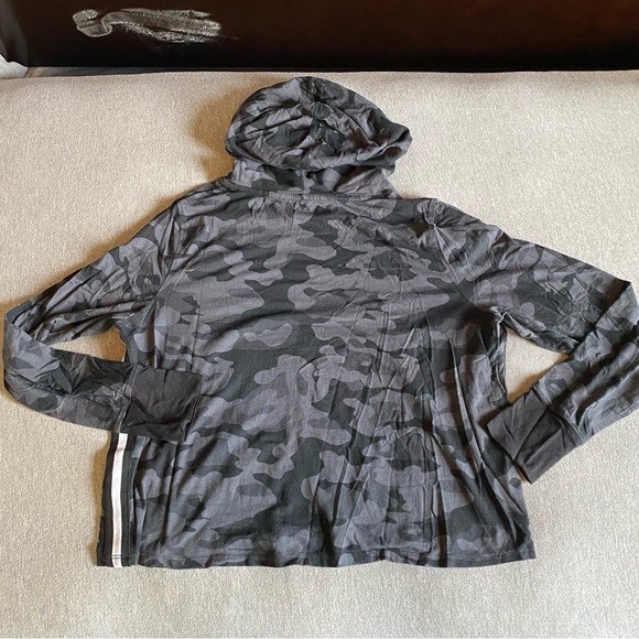 Calvin Klein Long Sleeve - Picture 2 of 3